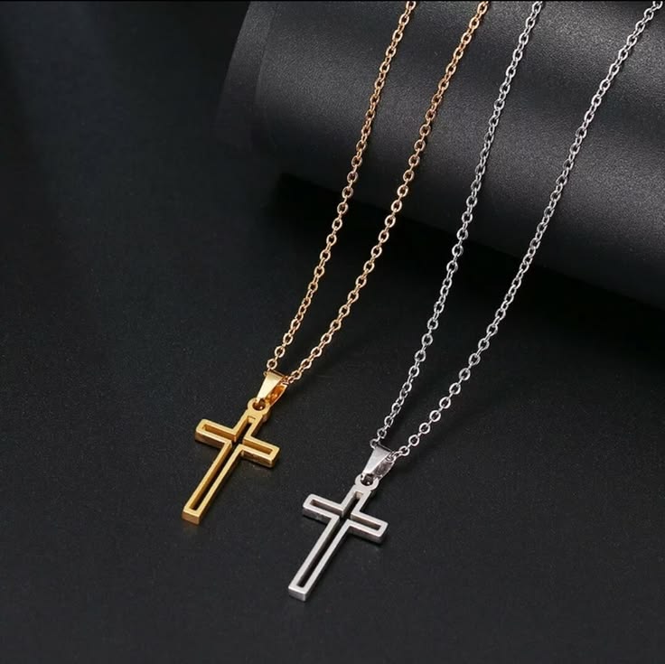 Collier en or avec croix